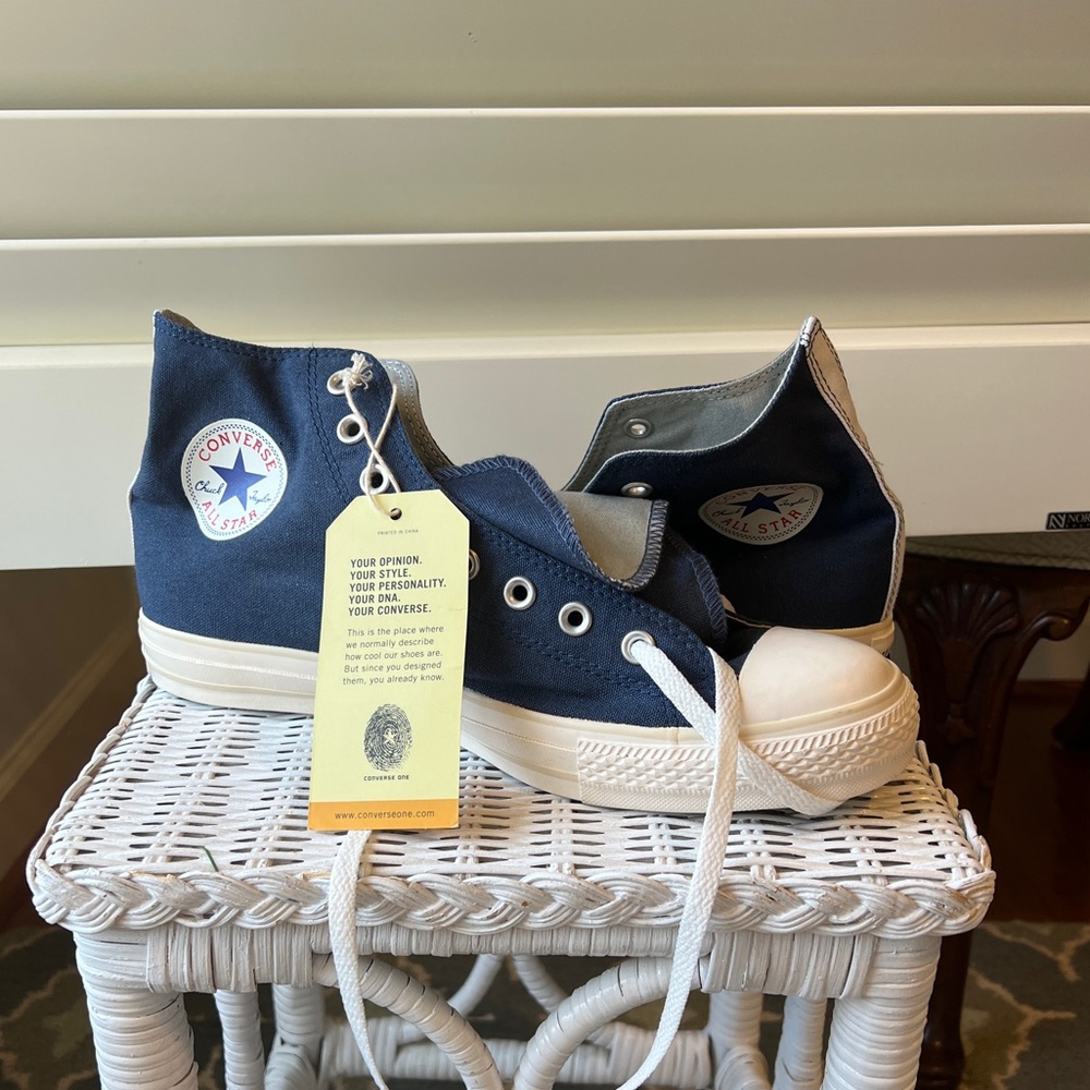 NWT brand new navy converse mens size 10 womens size 12